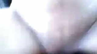 عاهرة كاملة في مشهد إباحي صريح