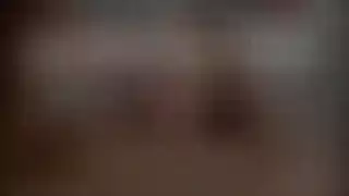 سافانا فوكس تمتص الزب بعمق مع مشهد كس مشعر