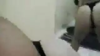 مشهد أوجي بمؤخرة آسيوية وقضيب كبير
