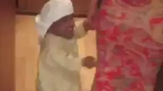 قزم مع شرموطة يابانيةقزم