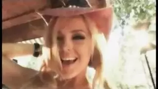 عاهرات الجنديات يثقبن ويتم تثقيبهن في مشهد إباحي