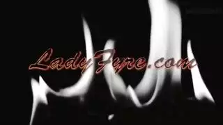 تأخذ عاهرة مؤخرة ممتلئة شرجياً بخشونة