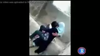 شب طلعو من الجامعه ونزل نياكه في طيزها