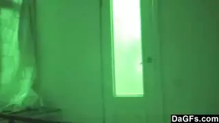 مص وهي نائمة: تستيقظ والقذف في فمها