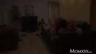 بنات قليله الأدب كنو ربطنهماعشان يعمل معهم قليه الأدب ويربط نهم بل حبال