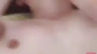 العذراء الآسيوية تفقد عذريتها مع أستاذها في جنس قاسي داخل الفصل