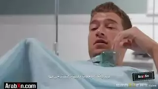 فحص طبي صريح: حمام الإسفنج يتحول إلى تدكيش مهبلي قاس