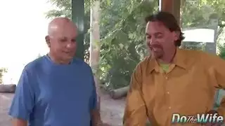 يستدعي رجل بنتي لكي يمارسون كسك معها من أجل مال