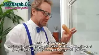 مضايقة كسها قبل اختراق عميق وخشن