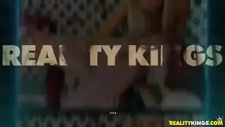 سحاق بين امرأة وشابة