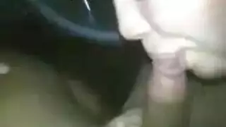 مص شغف في السيارة – انفجار السائل في فمها