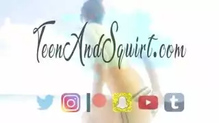 شاب يتحرش بطيز أخته الفاجرة وهي على طالوة و ينيكها و تجيب شهوتها و يقذف فوقها