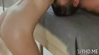 مزة في الورشه مع نجار