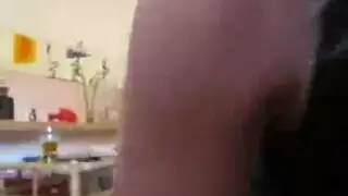 اختناق بالزب الصلب يرتجف من فمي
