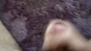 جلسة استمناء خشنة بقضيب مشعر يقذف في كل مكان
