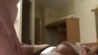 مؤخرة منحنية تتحطم في هذا المشهد الإباحي المكثف