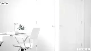 ينك اختها لتصل لنشوتها