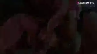 فتاة مثيرة تمارس الوضع العكسي – تصوير منظور الهاتف