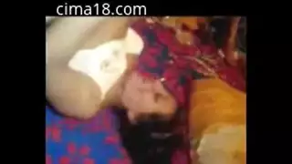 تقليد ممثلة يتحول لجنس: قضيب أسود في الشرج والحلق العميق