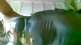 رقص غرفة نوم مثير يؤدي إلى جنس شرجي قاس