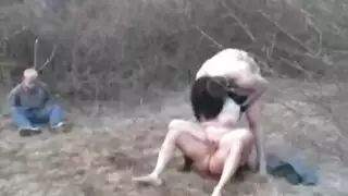 أخذها قضيبان بينما زوجها مجبر على المشاهدة