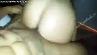فهيمة ذات الصدر الكبير في وضعية كلابية خشنة