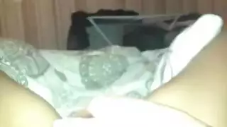 البنت تفرغ لبنها