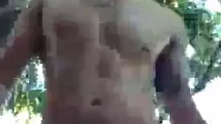 ثنائي بقضيب كبير يمارس الجنس مع امرأة ناضجة في علاقة ثلاثية صريحة