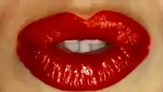 عاهرتان سمراء وحمراء الشعر تتوقان لقضيب أسود كبير