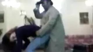 اب سكران ينيك ابنته بالقوة