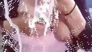 جميلة حامل تأخذ قضيبين في وجهها من شابين ممتلئين