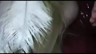امرأة سخيف في الطابق السفلي