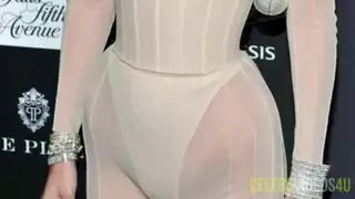 الفاتنة المدبوطة في ملابس داخلية من الدانتيل تحب الجنس الشرجي