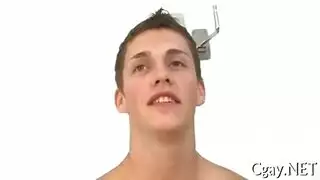 رجل قوي يهيمن على أم مفتنة