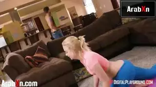 الأخت الشقية تحصل على ما تريده مشهد إباحي للأشقاء
