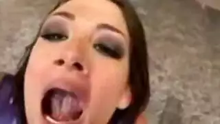 حفلة مخفوق البروتين: ابتلاع كل قطرة حتى الأخيرة