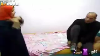 مصرية ساخنة تُدمر بقضيب كبير من رجل أكبر سنًا