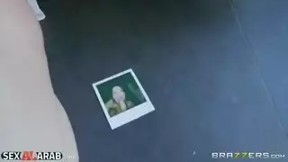 خائنة ممتلئة الصدر تتلقى ضربات جنسية قاسية