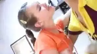 سحاق غريب: إيلاج مزدوج باستخدام ألعاب