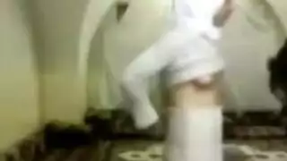 شريط سري إكس إكس إكس: الحبيب يصور صديقته المصرية وهي تأخذ زبه