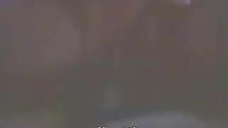 جميلة هندية تبتلع حمولة سميكة في حلقها