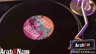 لقد خانته، فدمر فتحة مؤخرتها