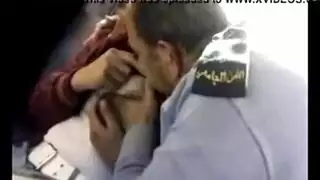 بورن في موقف سيارات عام: ضابط عربي يجن على بز وفرج مراهقة