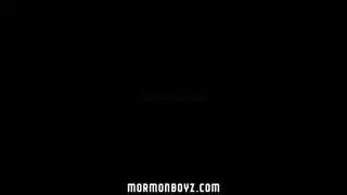أفلام جنسية مثلية صعبة: أبوي مشعر وصديقه الشاب يمارسان الجنس بخشونة