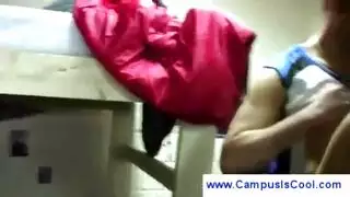 طالبات جامعيات وقحات في حفلة جنس ثلاثي صريح