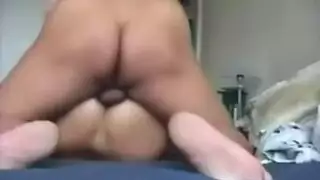 جنس شرجي عميق على الكنبة – نيك طيز صارخ