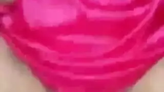 سلوى الجامحة تتعرض لإيلاج مزدوج وتُغطى بالسائل المنوي في مشهد صارم