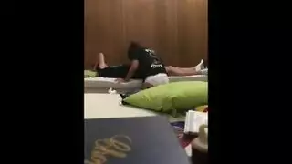  مراهقة بريئة تدلك بظرها قبل أن تأخذ عضوه