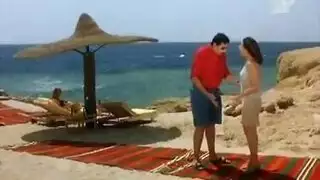 إباحية مصرية ساخنة: هند صبري مشهد جنس جماعي بالمايوه