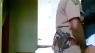 ضابط في الخدمة ينيك زميلته في القسم حركة إكس إكس إكس